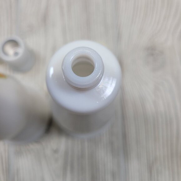 2 Avon‎ Milk Glass Perfume Candle Sticks Spring Yellow Flowers Buttercup Vtg - Picture 5 of 7